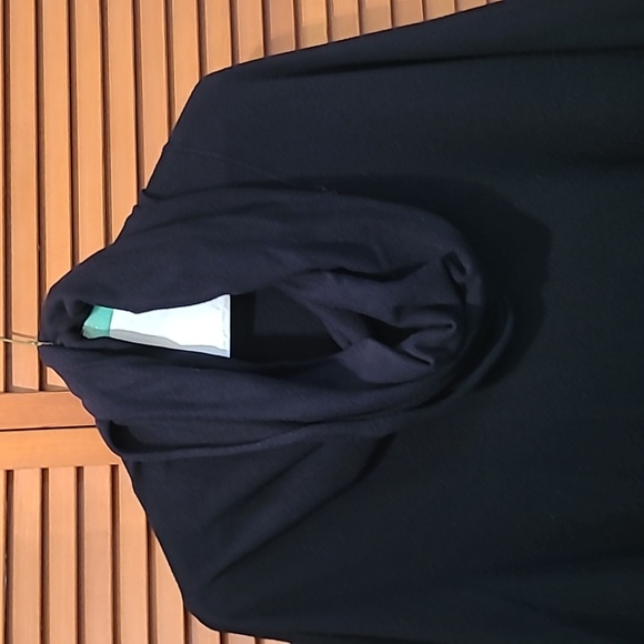 Lovestitch Cape/Poncho - Picture 2 of 7